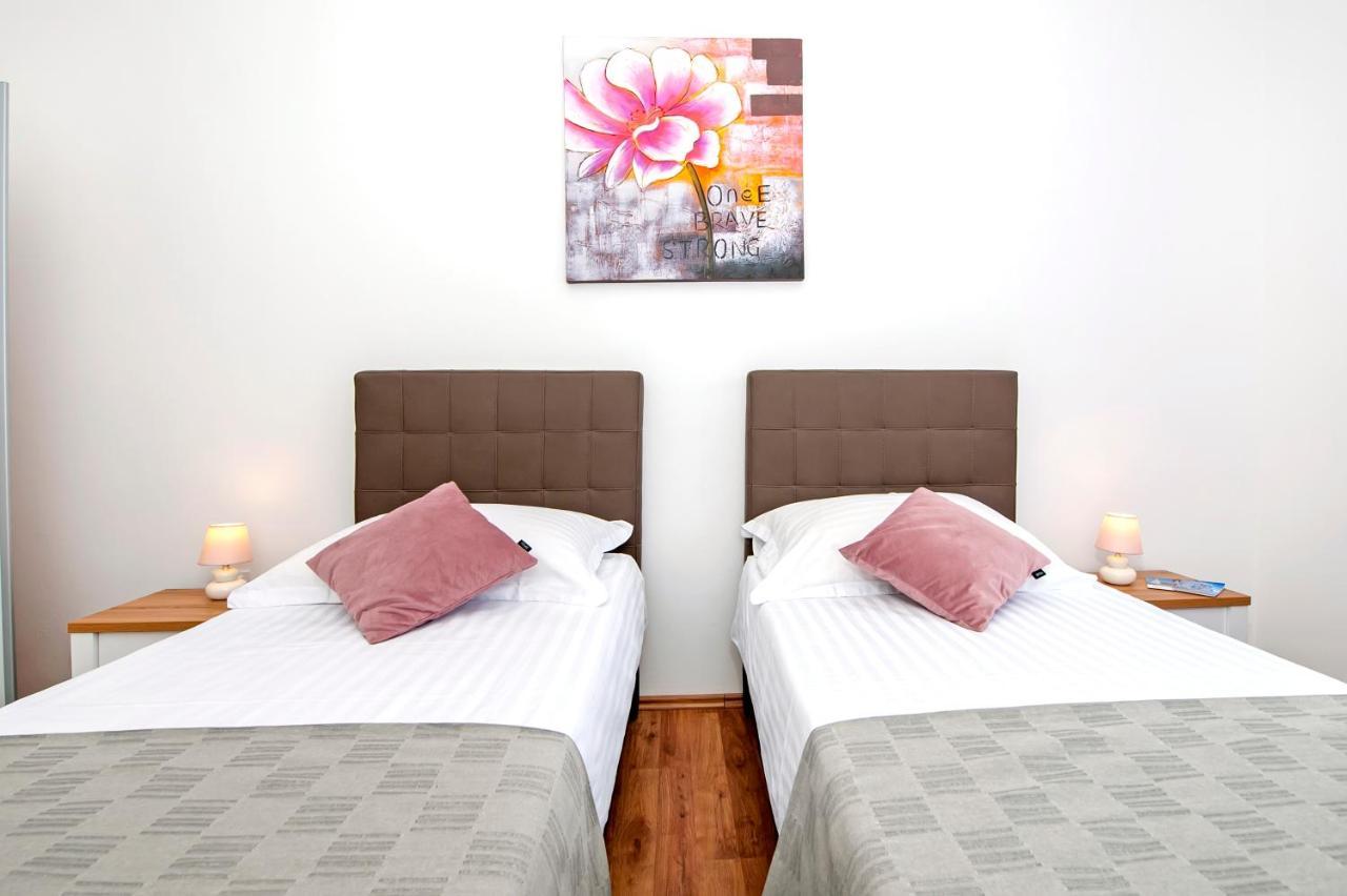 Apartments Euphemia Ровинь Экстерьер фото