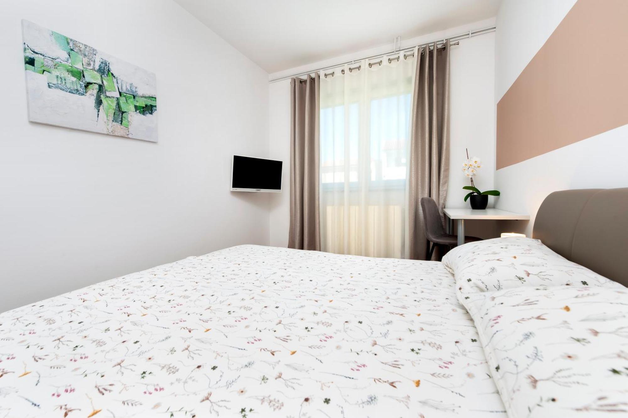 Apartments Euphemia Ровинь Экстерьер фото